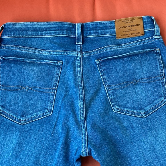 Lucky Brand Sweet Straight Jeans in Faded Blue Wash - Picture 5 of 8